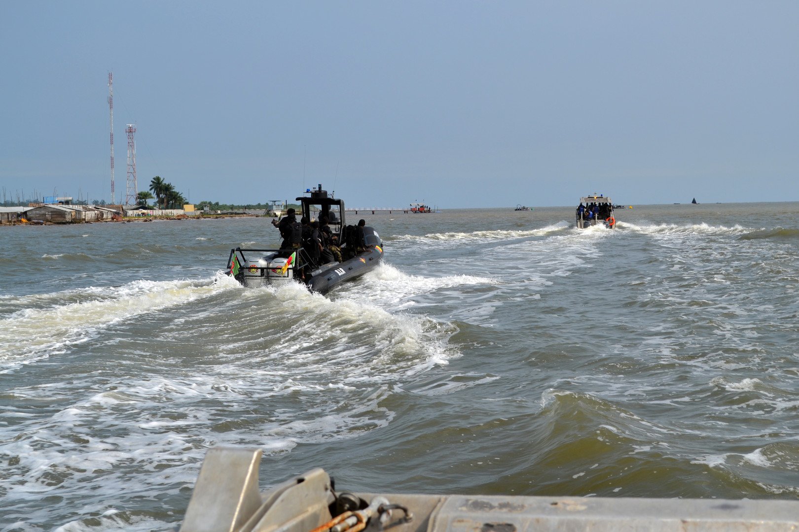 قراصنة يختطفون 3 بحارة روس قبالة سواحل الكاميرون