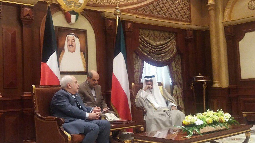 ظريف يؤكد في الكويت على المقترح الإيراني لتوقيع معاهدة عدم اعتداء مع دول الخليج