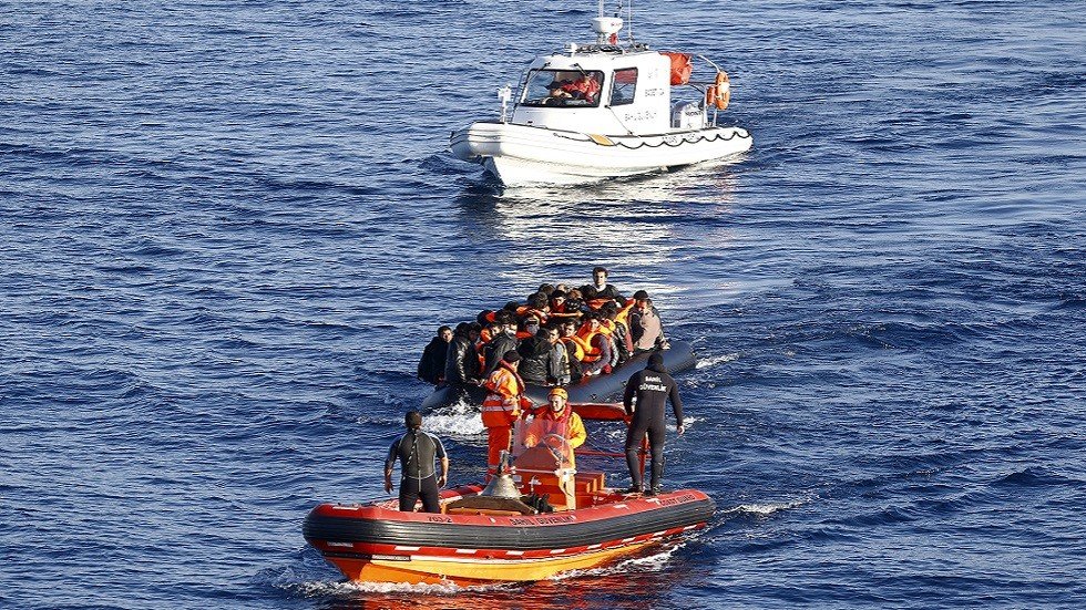 خفر السواحل التركي يضبط 400 مهاجر في يوم واحد