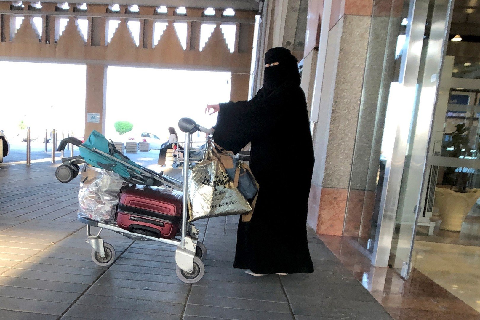 بعد تطبيق قرار تمكين المرأة من السفر دون موافقة الولي.. هذا عدد السعوديات اللواتي غادرن المملكة