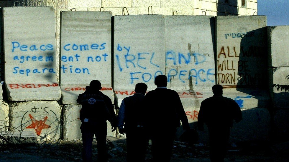 إسرائيل توزع إخطارات هدم وإخلاء تطال أكثر من 20 منشأة فلسطينية شمالي القدس