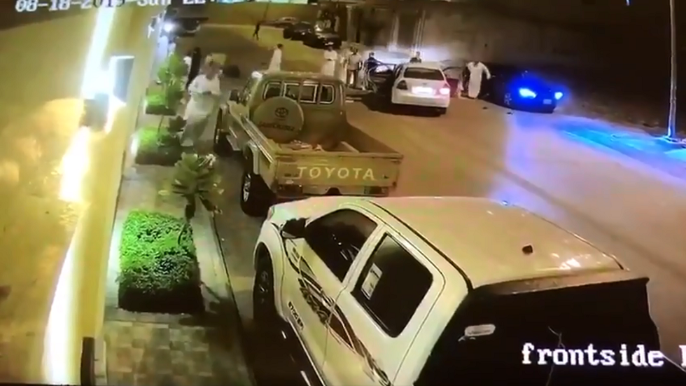 السعودية.. شرطة الرياض تكشف حقيقة فيديو وثق مشاجرة بالمركبات (فيديو)