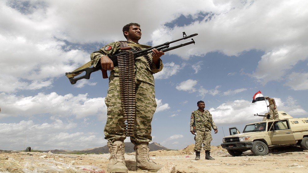 القوات الحكومية تسيطر على مقر المجلس الانتقالي بمديرية عتق في شبوة جنوب اليمن