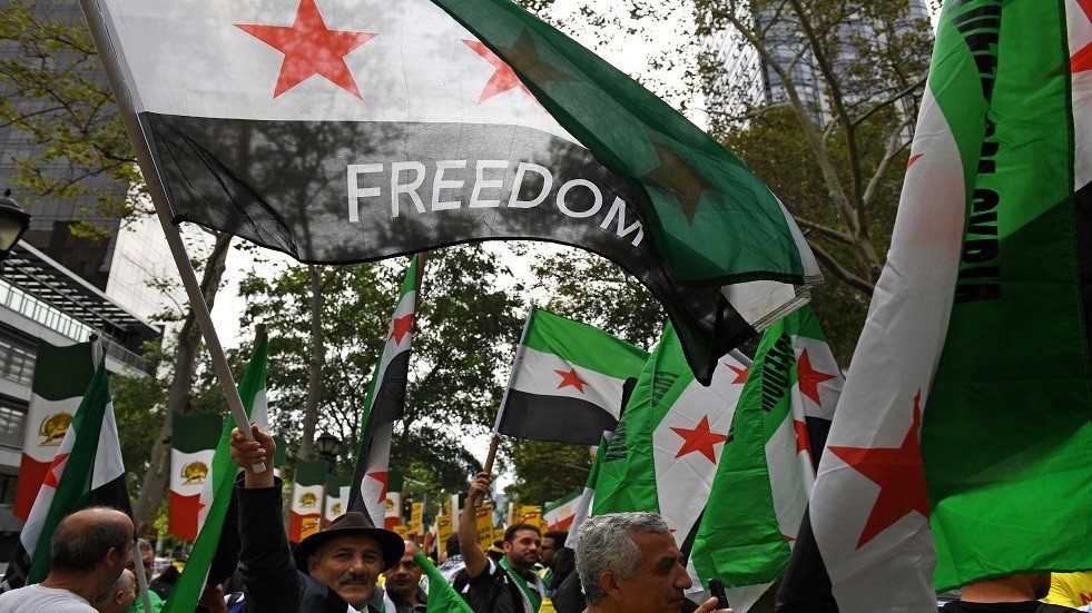 قائد سوري معارض سابق يطلب وساطة للعودة إلى بلاده عبر 
