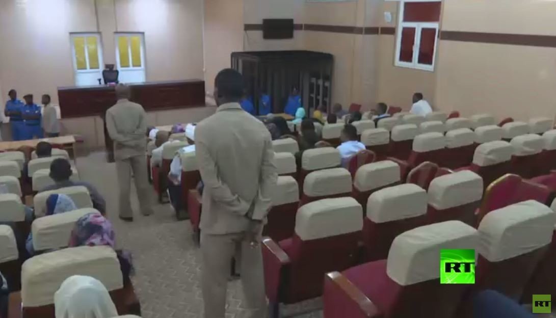 أول فيديو من داخل محاكمة الرئيس السوداني السابق عمر البشير