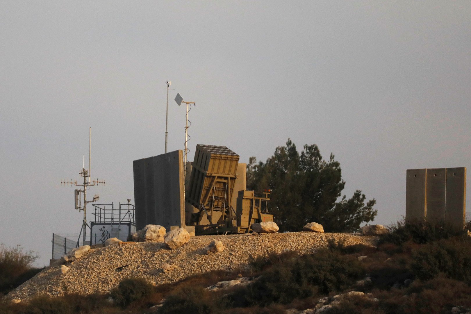 الجيش الإسرائيلي ينشر القبة الحديدية على الحدود الشمالية تحسبا لرد إيراني سوري بعد قصف دمشق
