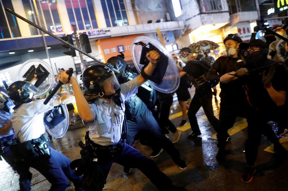إطلاق الرصاص الحي لأول مرة في مظاهرات هونغ كونغ