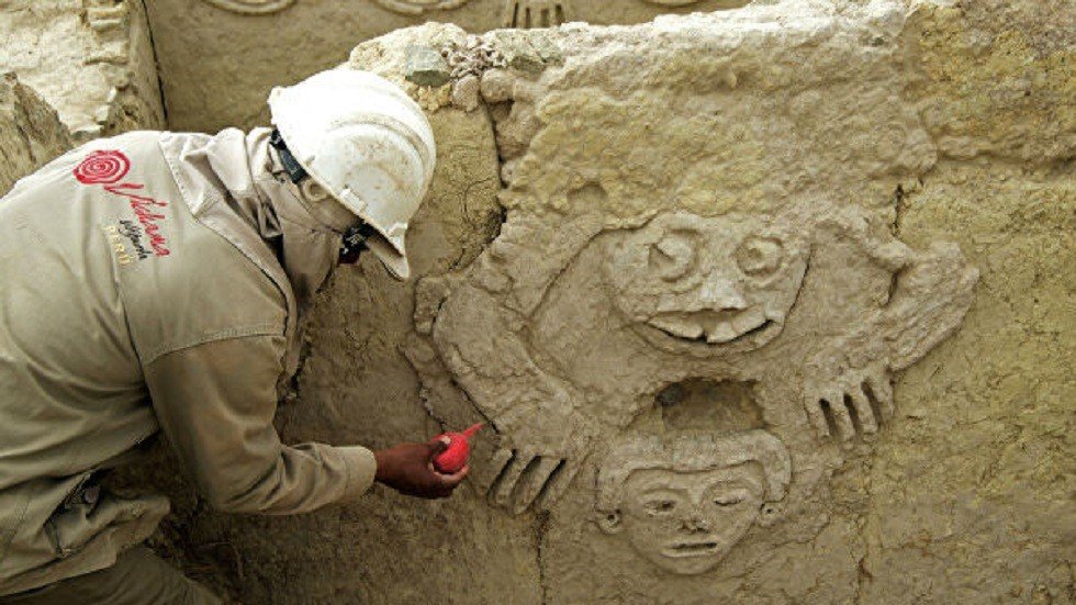 اكتشاف نقوش جدارية في بيرو لأقدم حضارة أمريكية