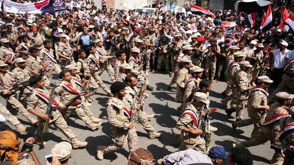 الحكومة اليمنية تتهم الإمارات بشن غارات جوية على قواتها