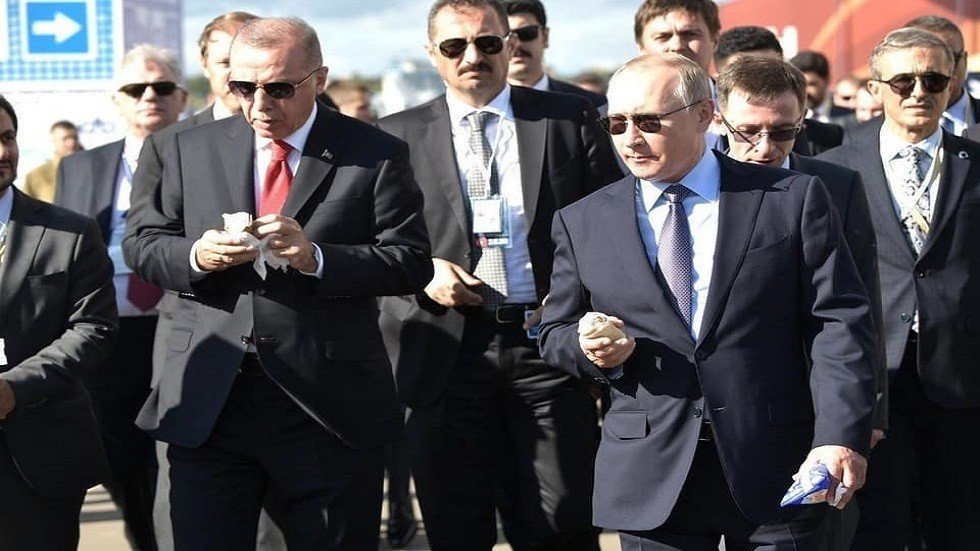 بوتين وملعقة أردوغان والبوظة في معرض 