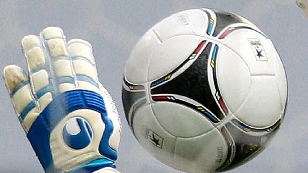 شاهد.. هدف من منتصف الملعب