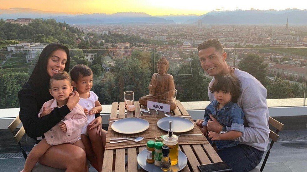 رونالدو يكتب وصيته.. فما السر؟