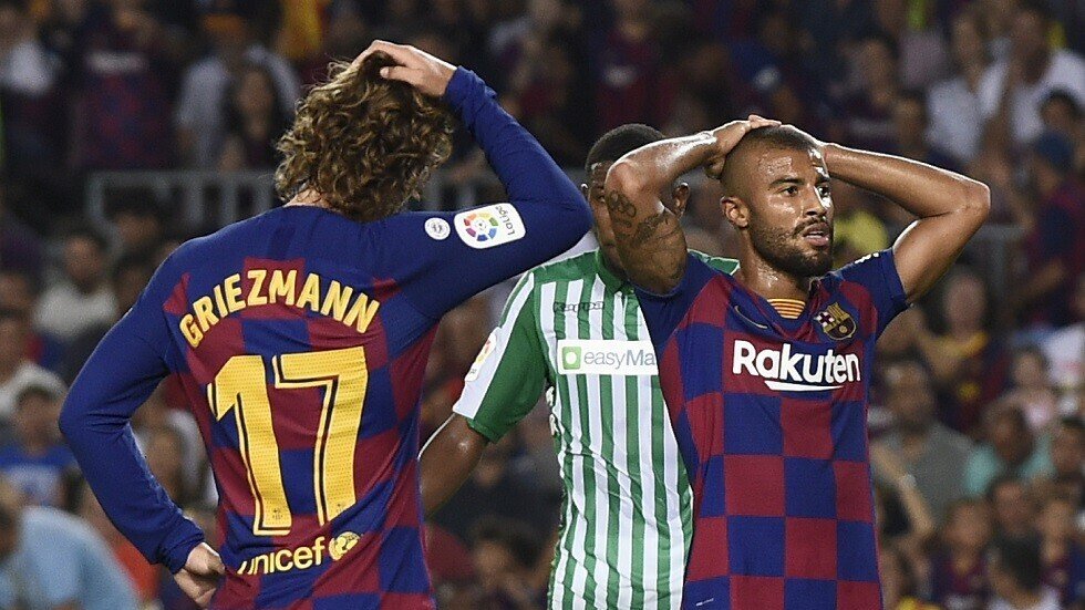 رسميا.. برشلونة يعلن إعارة رافينيا