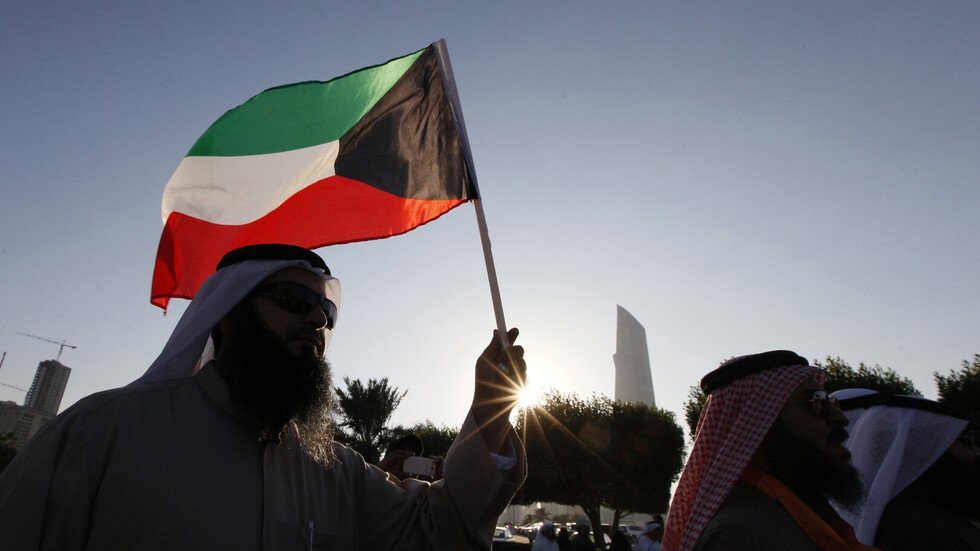 صحيفة كويتية: توقيف المسؤول الأمني مرتبط بـ"خلية الإخوان المصرية"