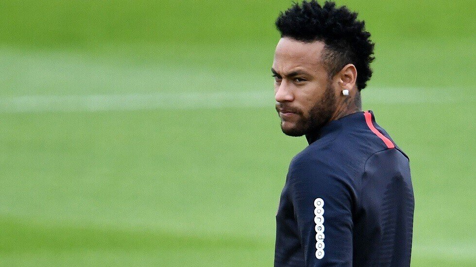 كيف استقبل نيمار نبأ فشل صفقة عودته إلى برشلونة؟