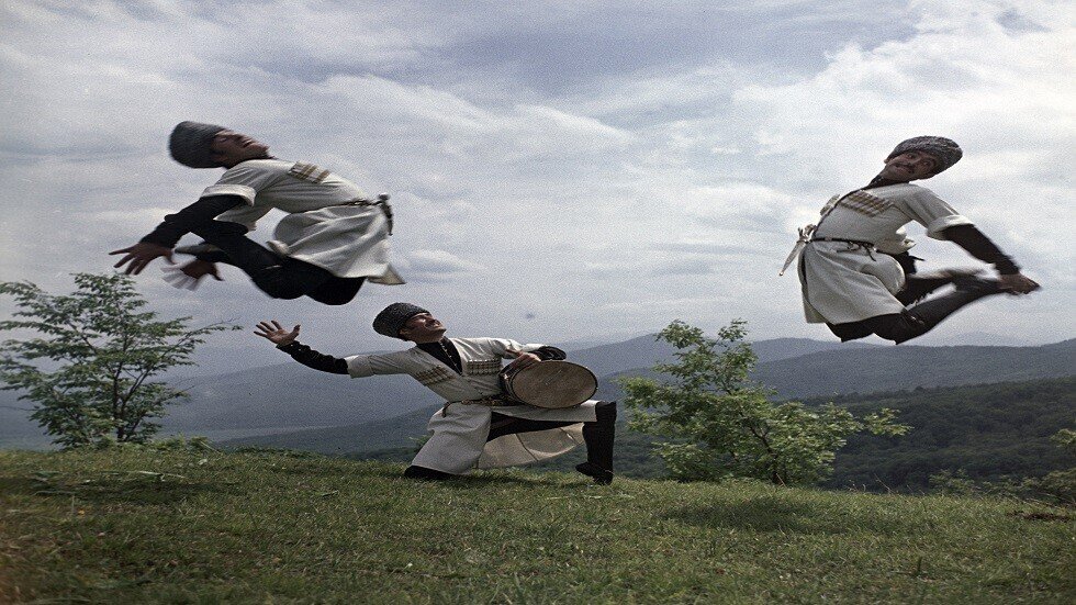 استطلاع الرأي: القوقاز أكثر المناطق الروسية حفاوة بالضيوف