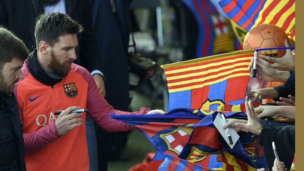 ميسي يمكنه الرحيل عن برشلونة متى يشاء