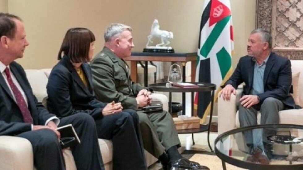 العاهل الأردني يلتقي قائد القيادة المركزية الأمريكية في عمان