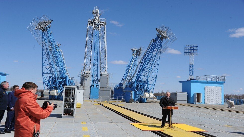 بوتين يتفقد مشاريع قاعدة 