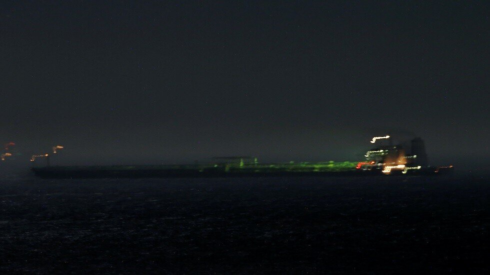 الأقمار الصناعية ترصد ناقلة النفط الإيراني قبالة الساحل السوري (صور+فيديو)