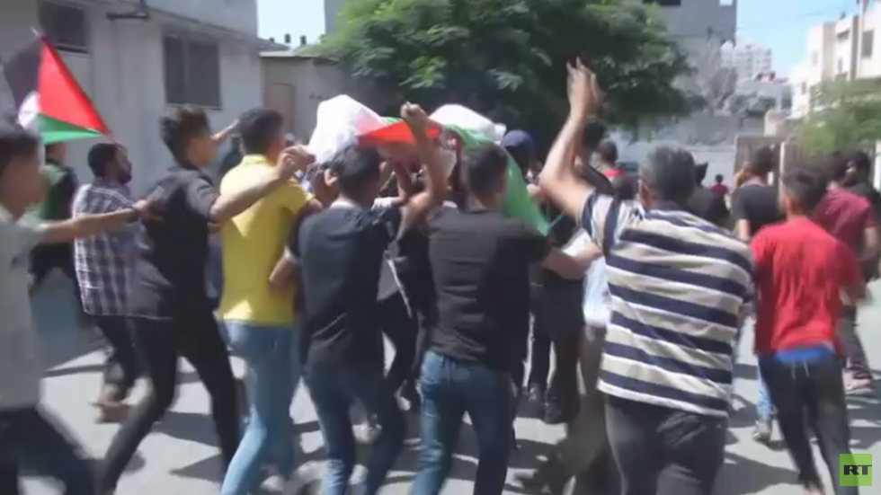 غزة تشيع شابين قتلا في مسيرة العودة