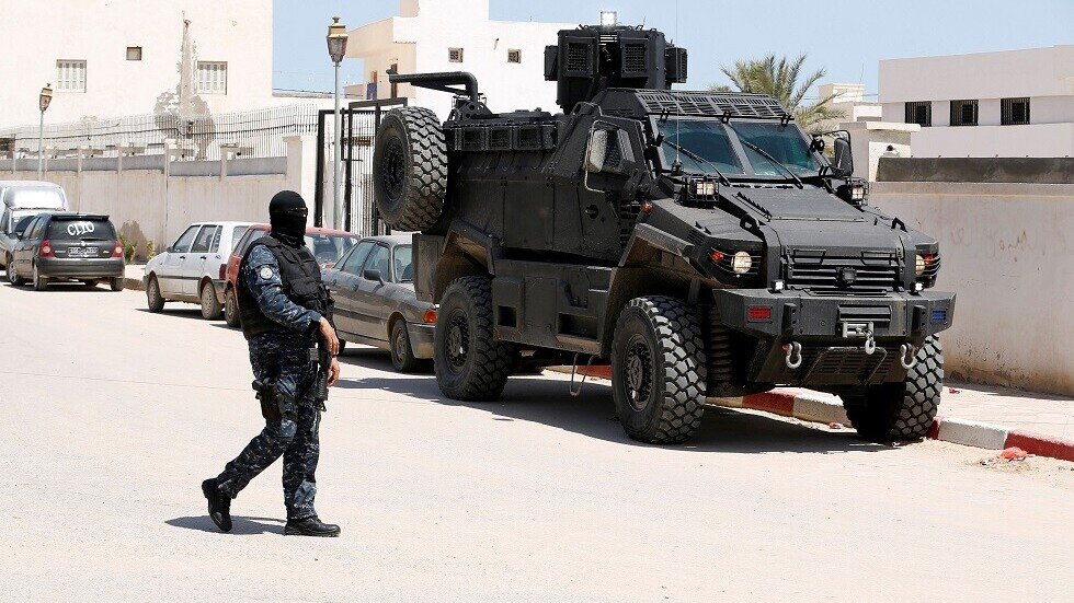 تونس.. الشرطة تعتقل منفذ عملية طعن استهدفت رجل أمن