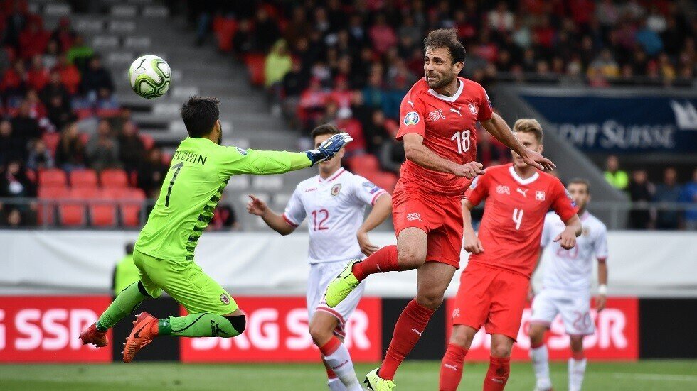 سويسرا تقسو على جبل طارق (فيديو)