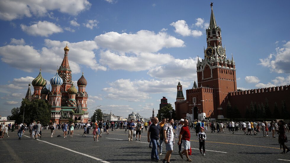 بيسكوف: بوتين أكد لماكرون وزيلينسكي رغبته في استئناف العمل في إطار 