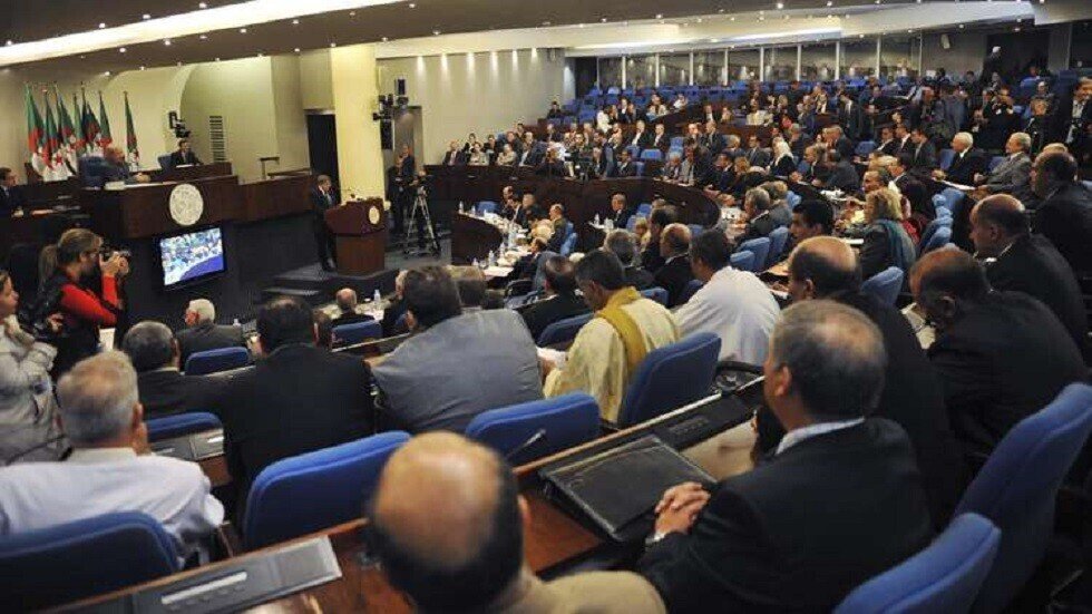 البرلمان الجزائري يشرع في دراسة مشروعي قانوني الانتخابات والهيئة العليا