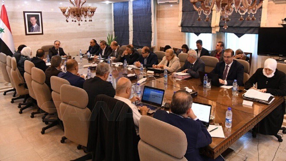 قرارات طارئة في اجتماع استثنائي وحاسم للحكومة السورية