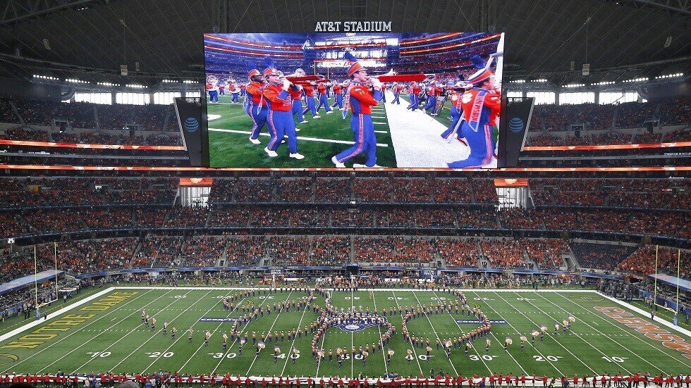 شاهد.. ملعب "تحقيق أحلام" الجماهير