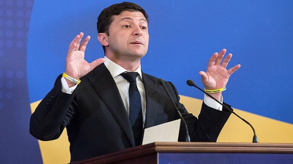 زيلينسكي يعول على ثنائية الدبلوماسية والعقوبات في وجه روسيا