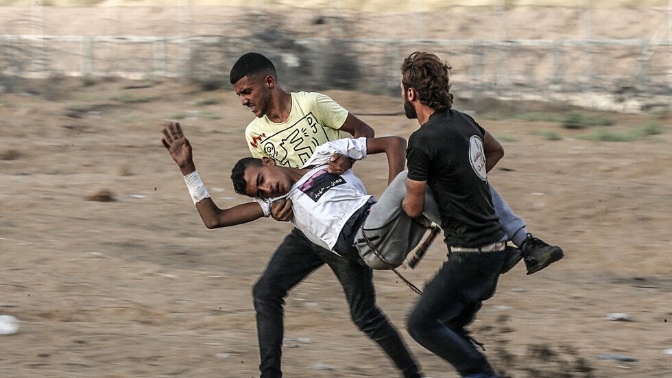 الصحة الفلسطينية: 55 إصابة بجراح مختلفة خلال مسيرات العودة شرقي قطاع غزة