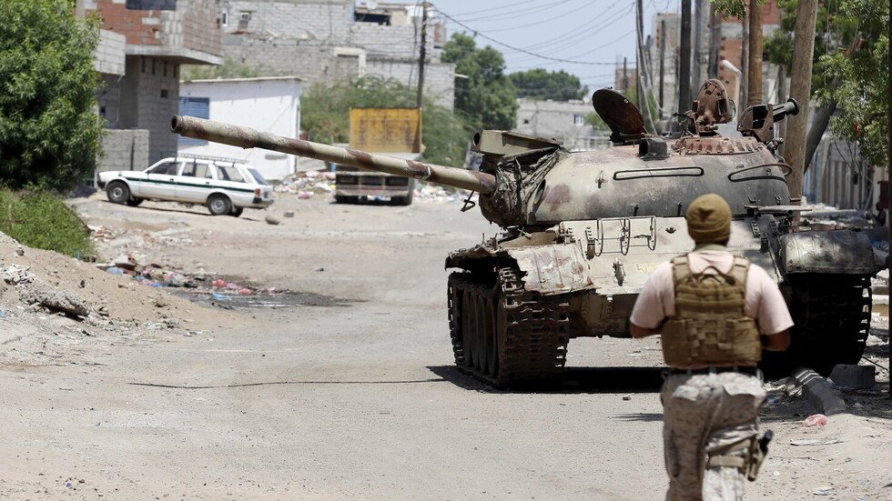 قوات هادي تتهم الحوثيين بقتل 13 مدنيا في الحديدة وتعز