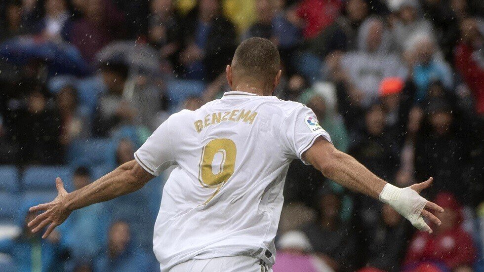 بالفيديو.. ريال مدريد يخرج من عنق الزجاجة على ملعب 