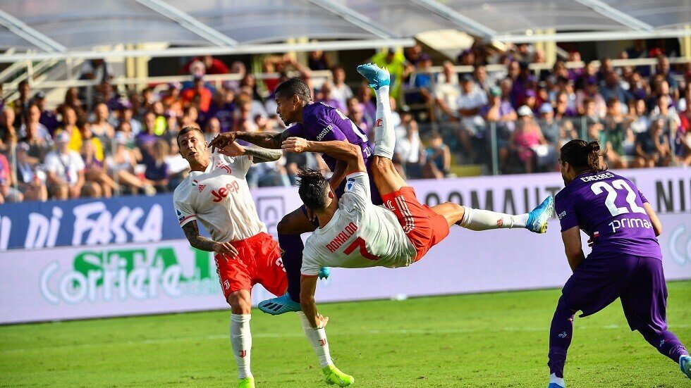 السيدة العجوز تتعثر في فلورنسا.. (فيديو)