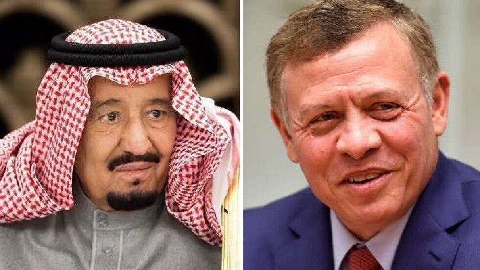 الملك الأردني في اتصال مع نظيره السعودي يدين "الاعتداء الجبان" الذي استهدف موقعين لشركة أرامكو