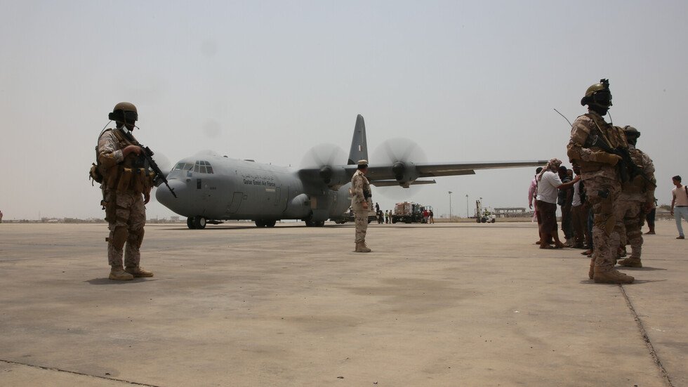 3 مسؤولين كبار لدى هادي يدعون لإنهاء مشاركة الإمارات في التحالف ومقاضاتها