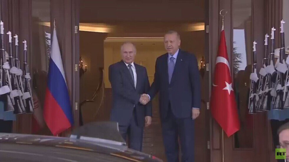 وصول بوتين إلى أنقرة للمشاركة في القمة الثلاثية مع أردوغان وروحاني حول سوريا