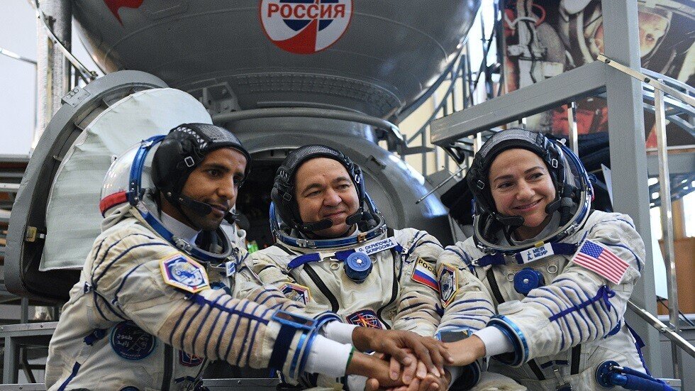 رائد الفضاء الإماراتي سيزرع شجرة في حديقة رواد الفضاء (صور)