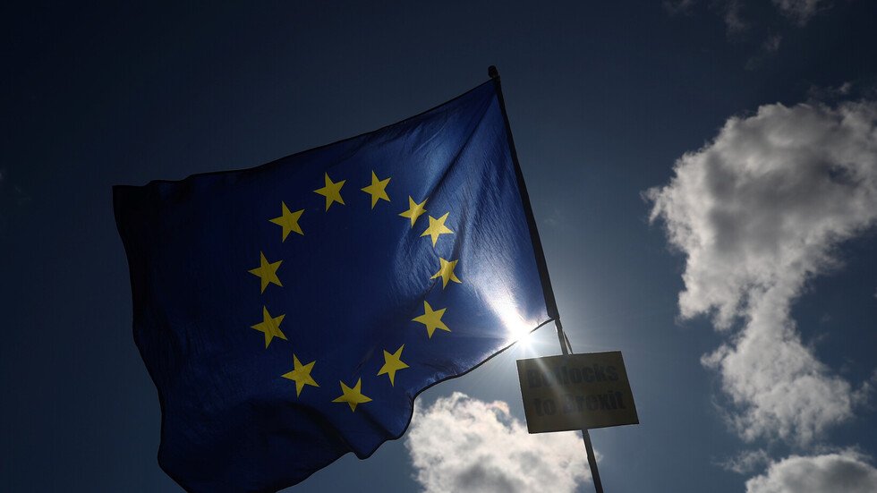 أوروبا تقف أمام خيارين