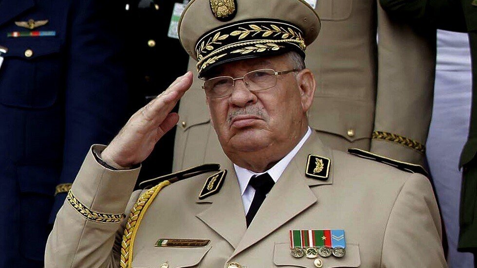 قائد أركان الجيش الجزائري يأمر بمنع متظاهري المدن الأخرى من دخول العاصمة