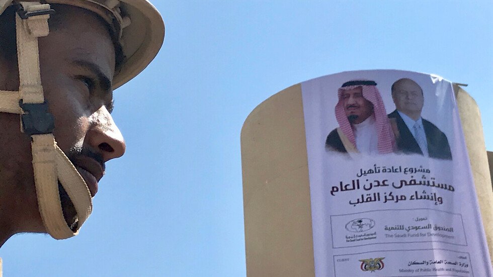 وزير يمني يتهم الإمارات بالتواطؤ مع "القاعدة" و"داعش" في اليمن