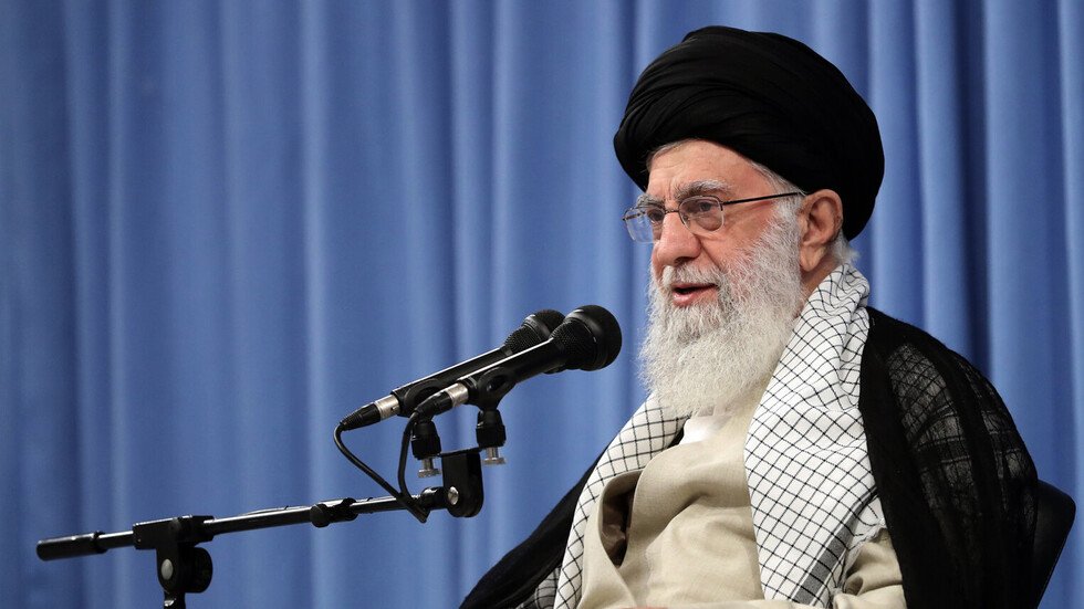 مسؤول أمريكي: خامنئي أقر الهجوم على منشأتي أرامكو ووضع شرطا لذلك!