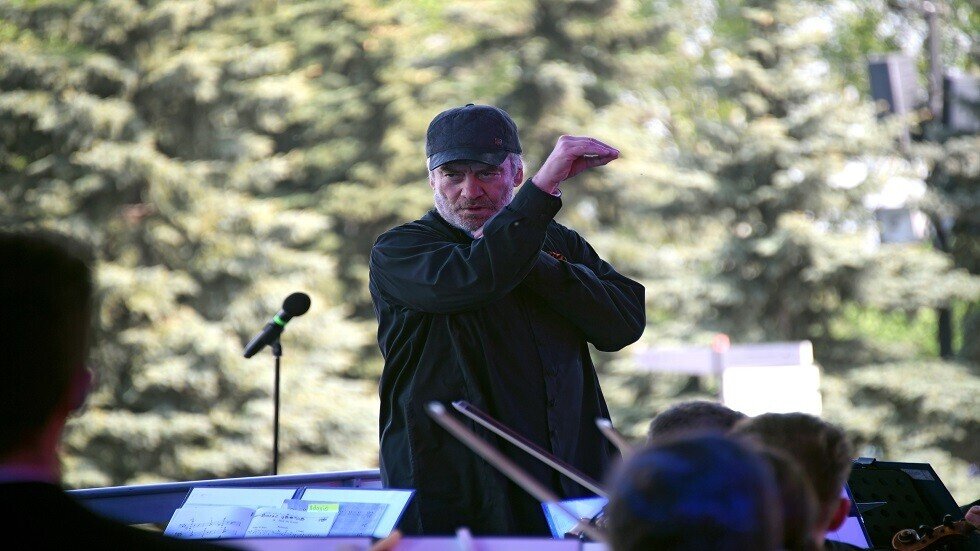 بدء جولة أوركسترا السلام العالمي في بطرسبورغ  وموسكو