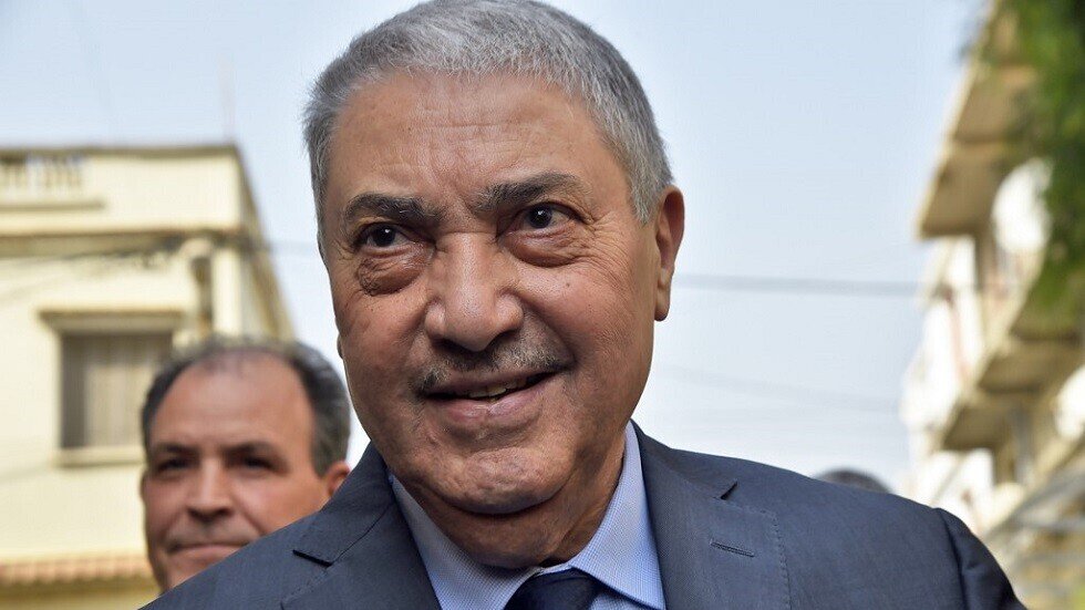 رئيس حكومة جزائري سابق يطلب تسلم استمارات الترشح للانتخابات الرئاسية