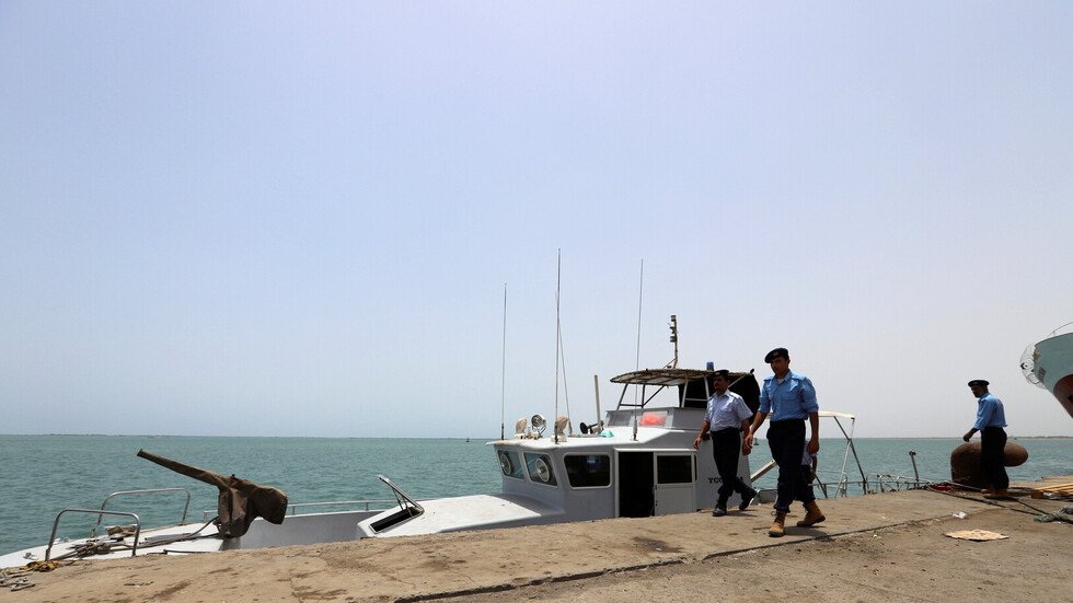 التحالف العربي يعلن تدمير 4 مواقع لتجميع وتفخيخ الزوارق المُسيرة شمال الحديدة