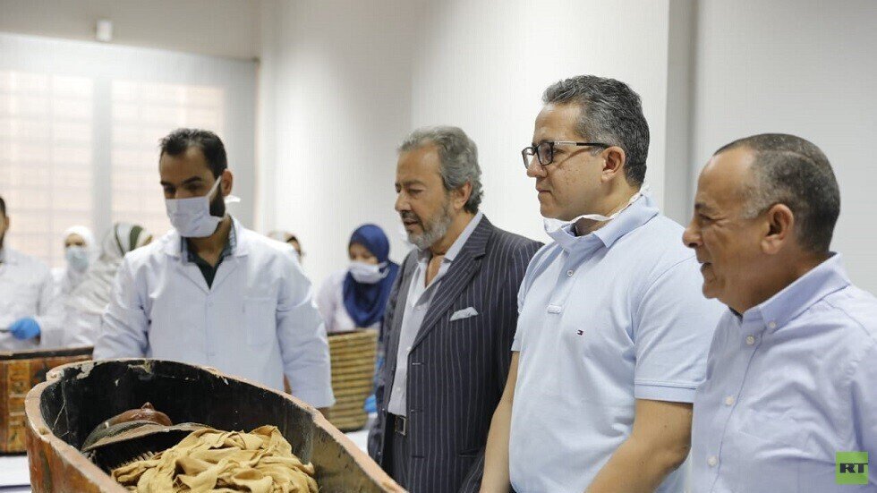 بالصور.. الكشف عن محتوى تابوتين مكتشفين سنة 1886 في مصر