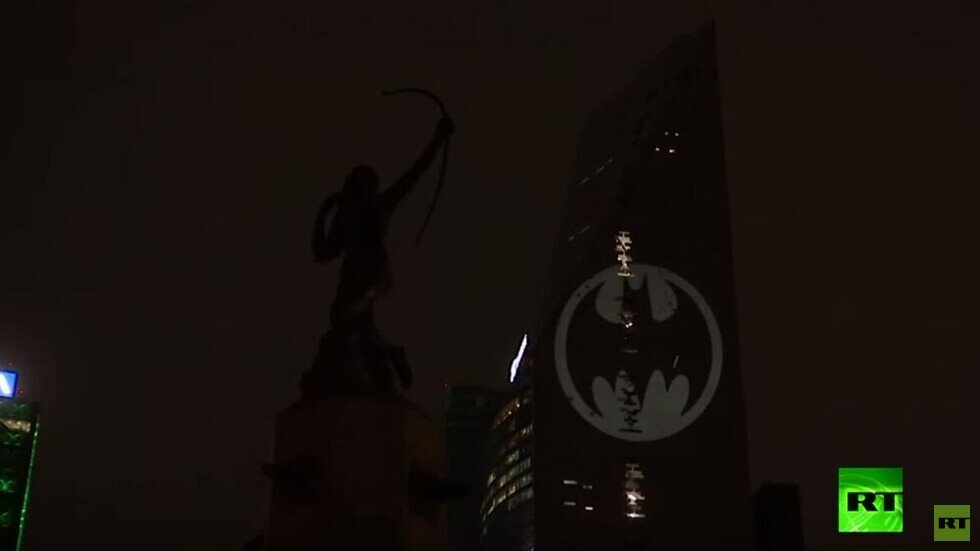 المكسيك تحتفل بيوم "الرجل الوطواط"