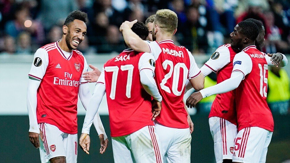 أرسنال يفلت بعشرة لاعبين من كمين أستون فيلا